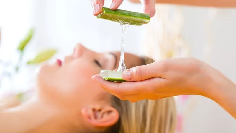 Mặt nạ nha đam có thể tạo cảm giác dịu mát, mềm da và hỗ trợ giảm khô căng tạm thời