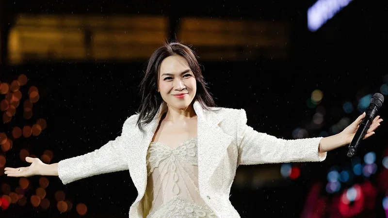 Khả năng hát live ổn định và xử lý cao trào giàu cảm xúc giúp Mỹ Tâm duy trì sức hút qua nhiều thế hệ khán giả.