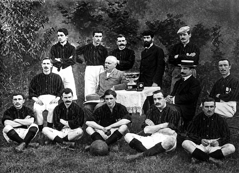 Câu lạc bộ bóng đá Milan được thành lập năm 1899 và nhanh chóng trở thành một biểu tượng của bóng đá Italy.