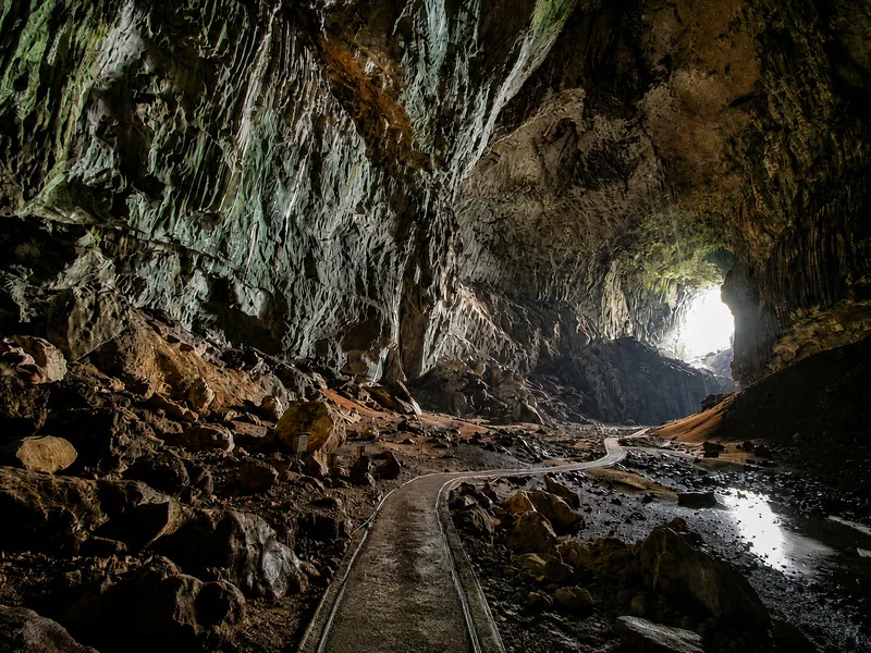 Deer Cave nổi bật với hành lang khổng lồ và đàn dơi lên tới hàng triệu con sinh sống bên trong