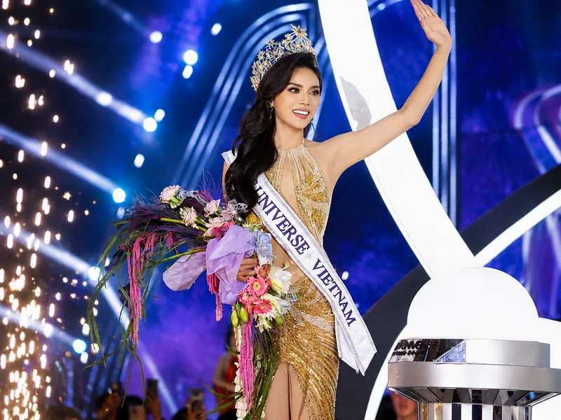 Nguyễn Cao Kỳ Duyên là người đẹp quê Nam Định, từng đăng quang Hoa hậu Việt Nam 2014 và Miss Universe Vietnam 2024.