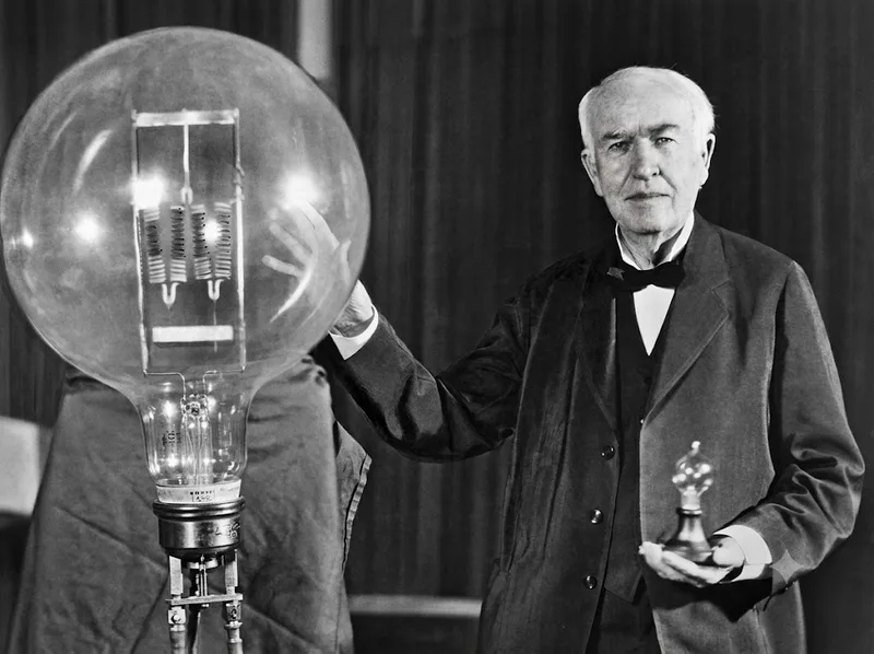 Máy hát, đèn điện và hệ thống điện tạo dấu ấn lớn trong sự nghiệp Edison.